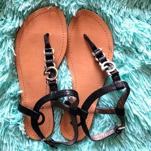 GUESS black thong sandals size 6